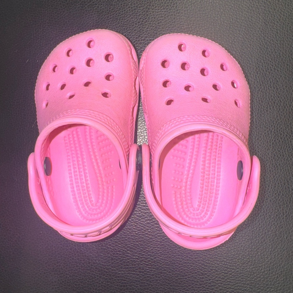 Child Crocs 🩷🐊 - Picture 3 of 7